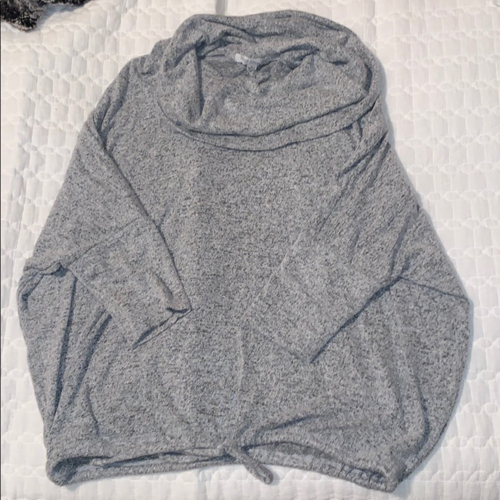 Grey scrunchy neck sweater with held sleeves.